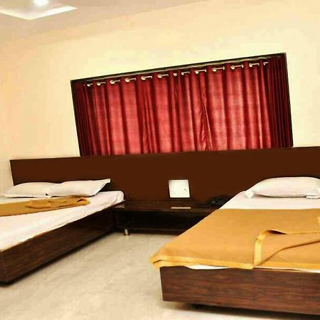 Sai Rajaram Palace Shirdi Ngoại thất bức ảnh