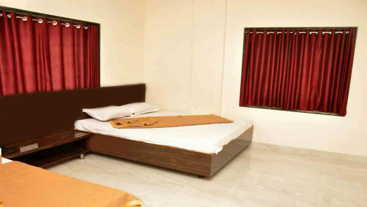 Sai Rajaram Palace Shirdi Ngoại thất bức ảnh
