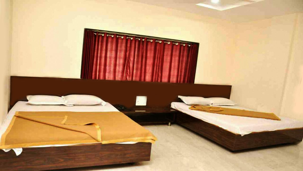 Sai Rajaram Palace Shirdi Ngoại thất bức ảnh