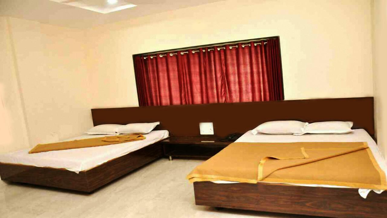 Sai Rajaram Palace Shirdi Ngoại thất bức ảnh